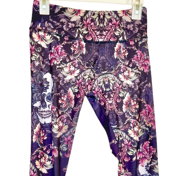 Womens Cropped leggings Floral Skeleton Print Sz Small Workout Activewear Yoga - Picture 7 of 12